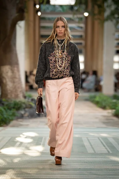 Look 8